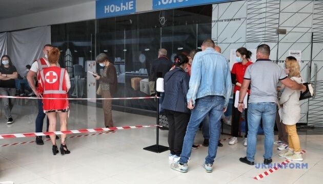 На вихідні в Україні запрацювали 10 центрів вакцинації