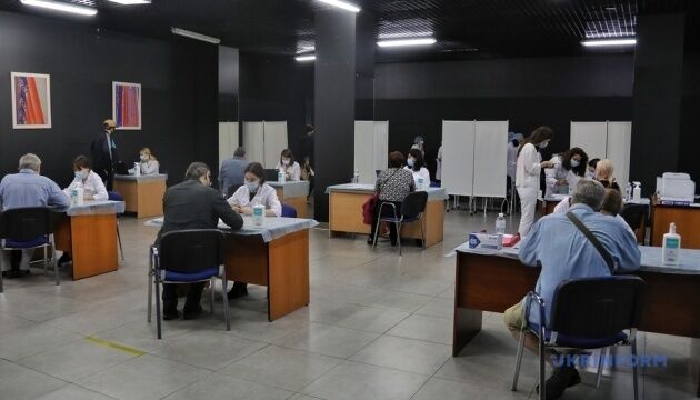 На вихідні в Україні запрацювали 10 центрів вакцинації