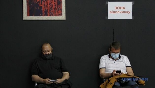 На вихідні в Україні запрацювали 10 центрів вакцинації