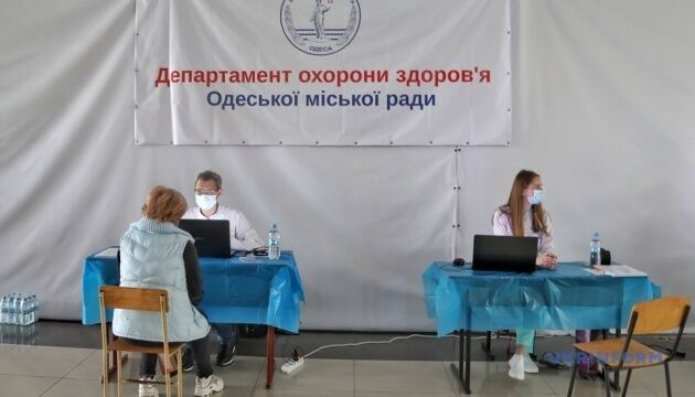 На вихідні в Україні запрацювали 10 центрів вакцинації