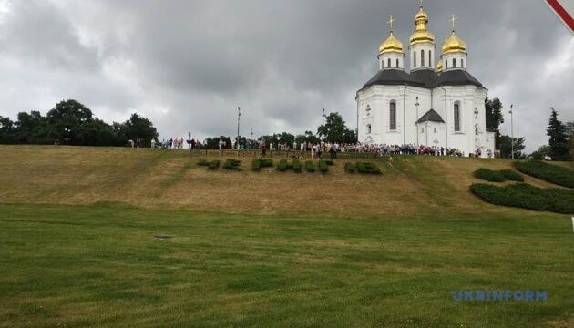 У Чернігові розгорнули 200-метровий рушник і зафіксували національний рекорд