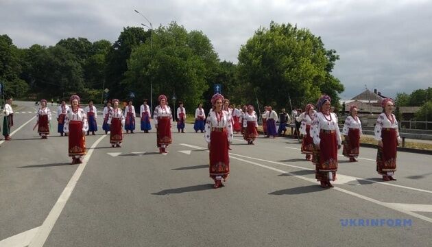 У Чернігові розгорнули 200-метровий рушник і зафіксували національний рекорд