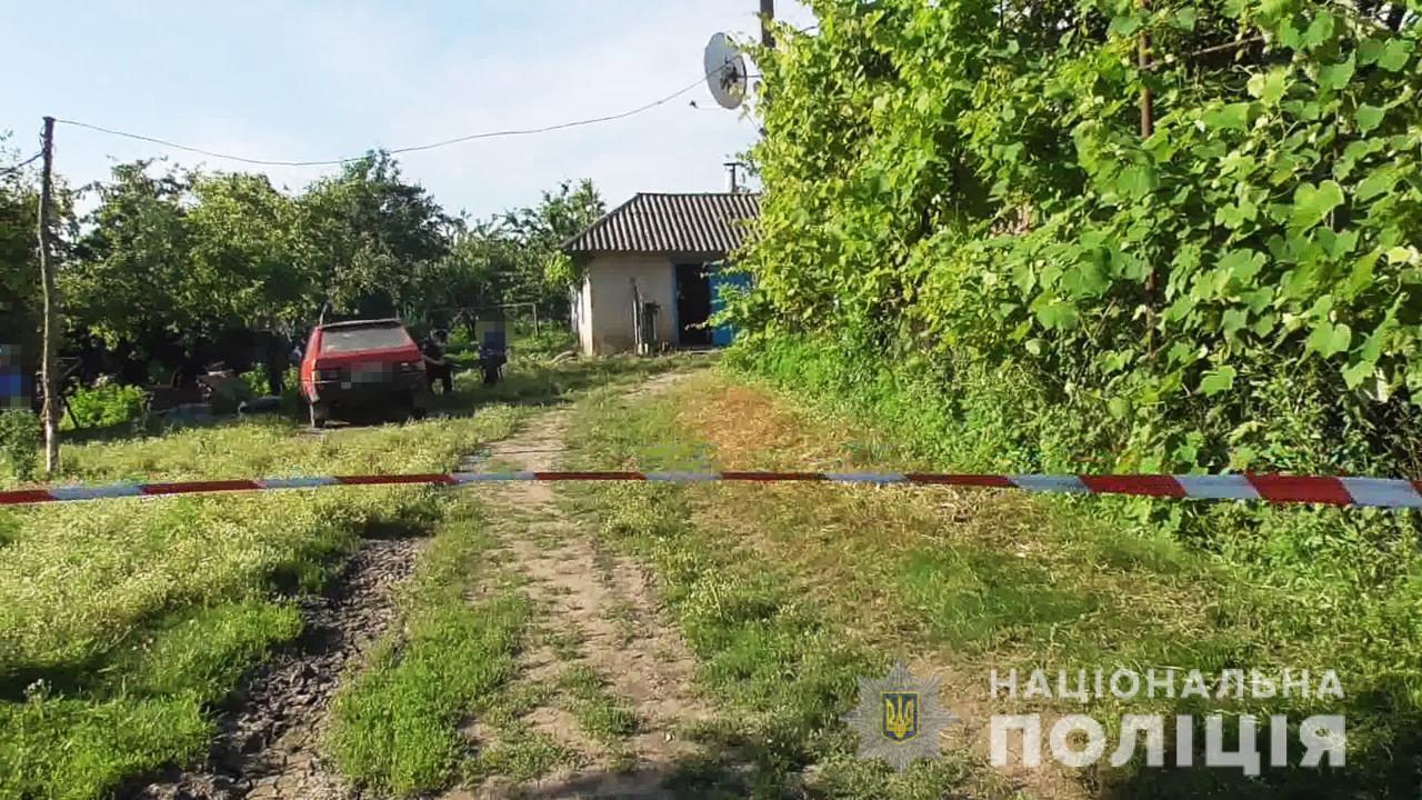 Подільські поліцейські притягують до кримінальної відповідальності жителя району, який  поранив односельця з мисливської рушниці
