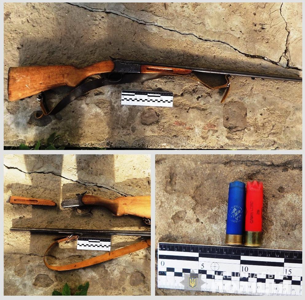 Подільські поліцейські притягують до кримінальної відповідальності жителя району, який  поранив односельця з мисливської рушниці