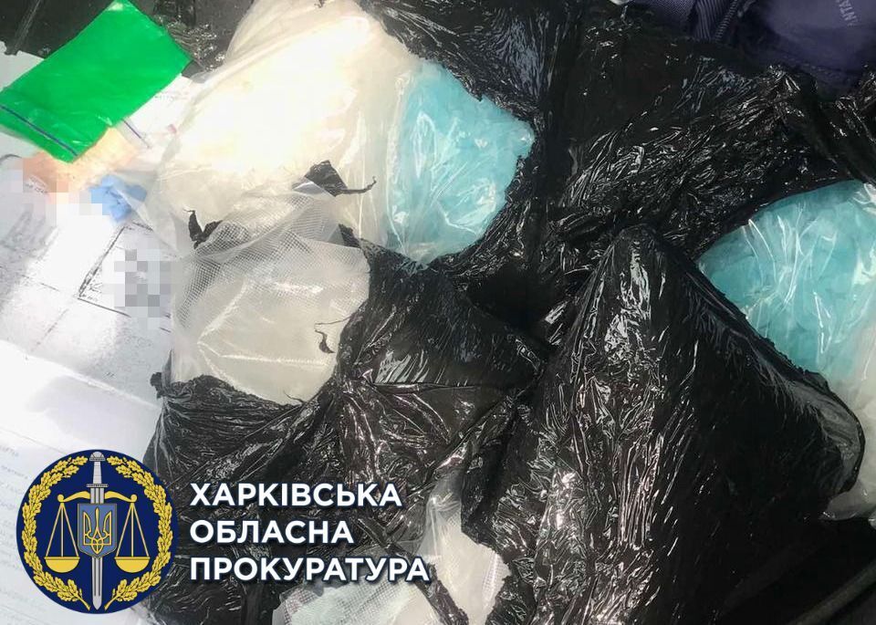 Перевозив 6 кг особливо небезпечної психотропної речовини –  31-річному чоловіку повідомлено про підозру (ФОТО)