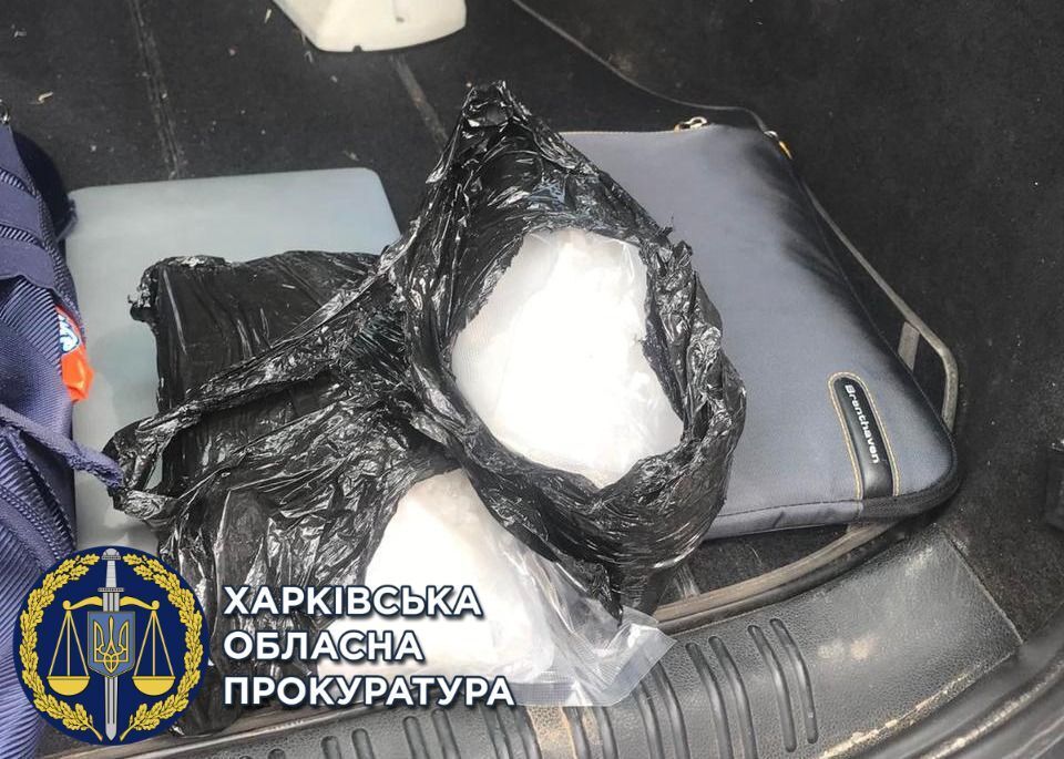 Перевозив 6 кг особливо небезпечної психотропної речовини –  31-річному чоловіку повідомлено про підозру (ФОТО)