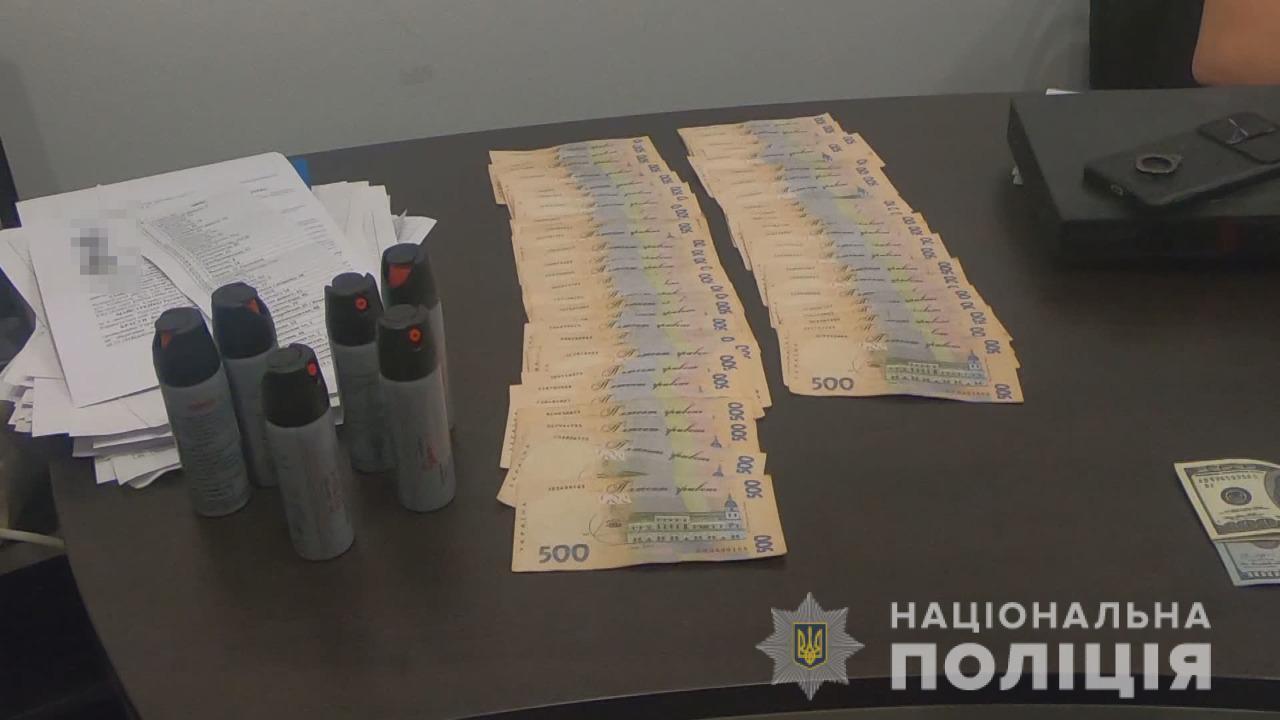 На Одещині правоохоронці затримали керівника громадської організації за вимагання грошей у підприємиці