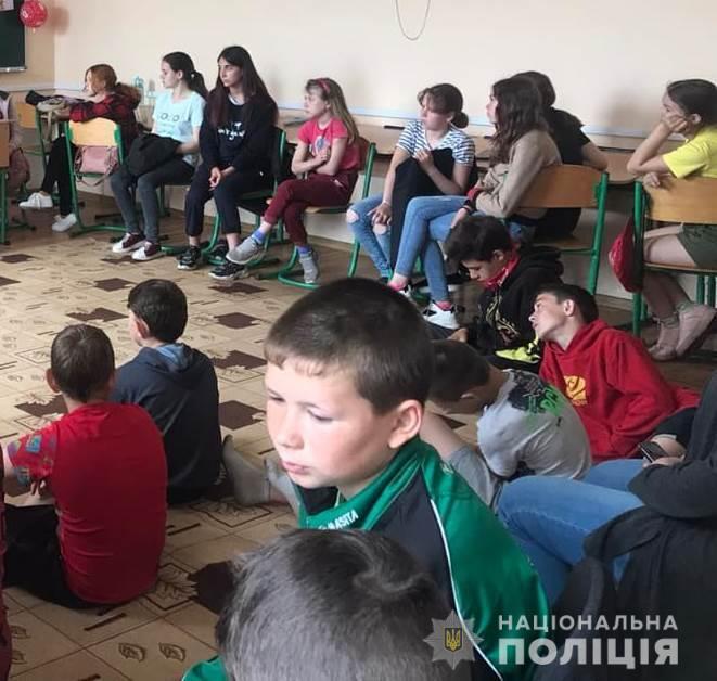 Поліцейські проводять профілактичні заходи з підлітками Подільського району