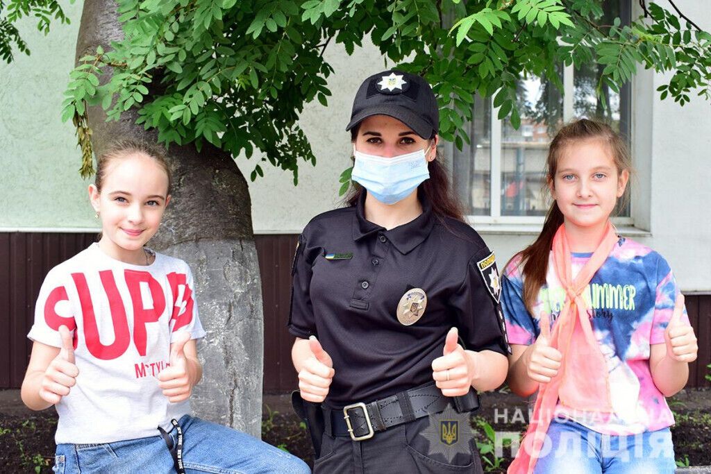 Покровські поліцейські нагадали вихованцям шкільного табору про  безпеку на дорозі