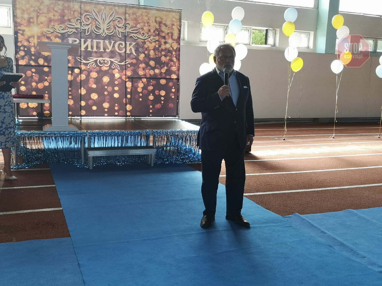  Євген Імас привітав учнів Фото: СтопКор