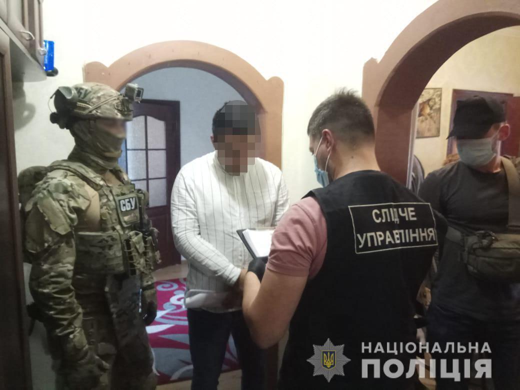 Одеські правоохоронці викрили двох жителів столиці у збуті фальшивої валюти