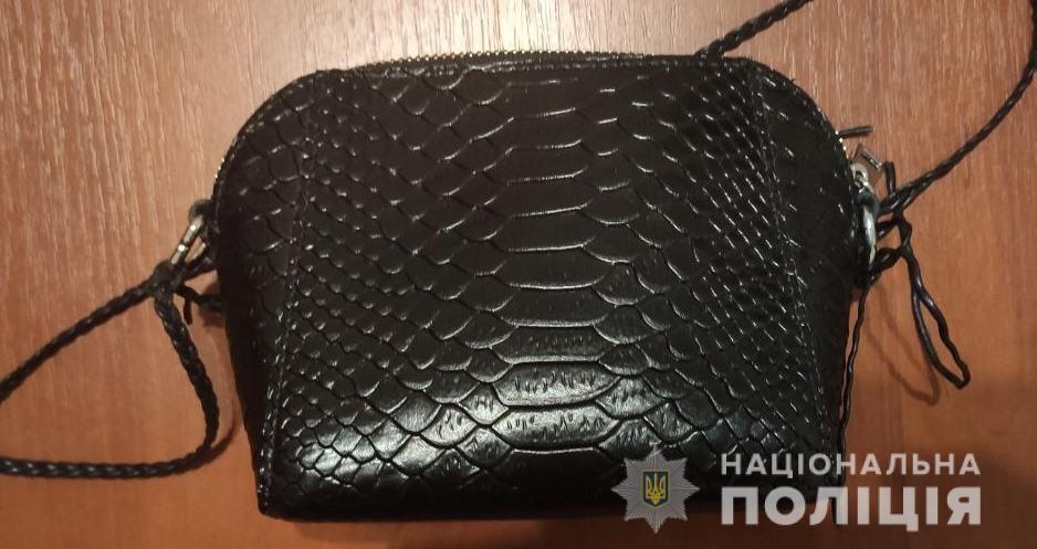 Поліцейські викрили жителя Вінницької області в пограбуванні 29-річної одеситки