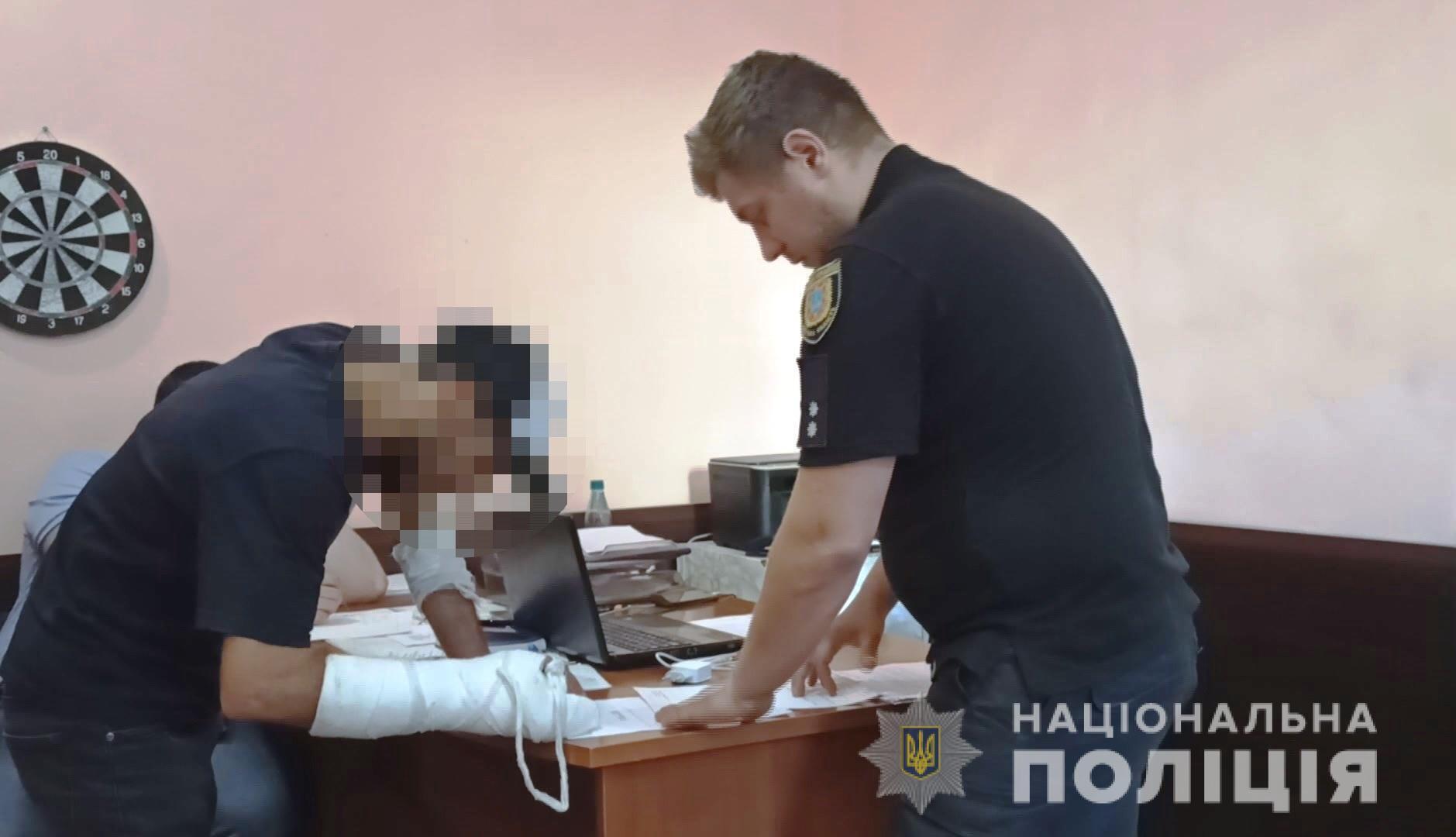 В Одесі поліцейські затримали вихідця із Закавказзя за підозрою у спричиненні ножового поранення місцевому жителю