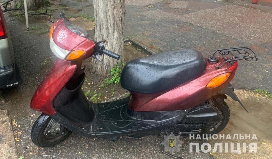 Громадянина однієї з країн Закавказзя затримали за незаконне заволодіння мопедом одесита