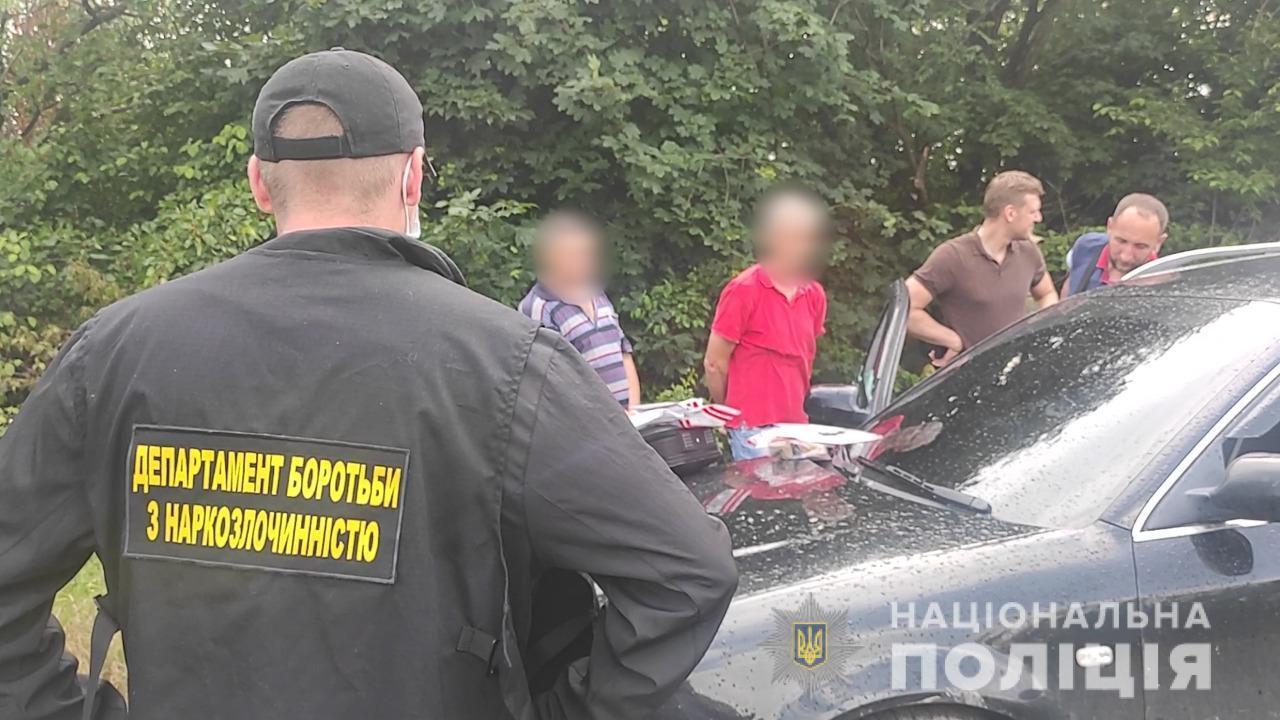 Правоохоронці затримали групу молодих людей, які займалися розповсюдженням наркотиків у курортних зонах Білгород-Дністровського району на Одещині