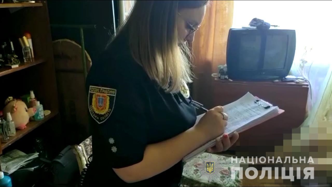 На Одещині поліцейські затримали 49-річну жінку, яка позбавила життя співмешканця