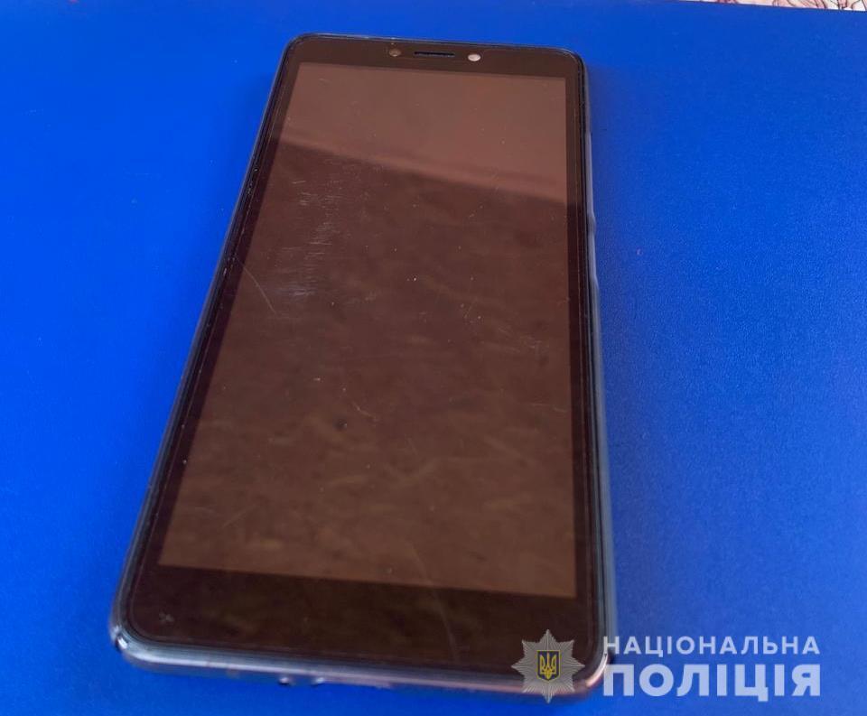 Поліцейські викрили двох жителів Одещини у пограбуваннях відпочивальників