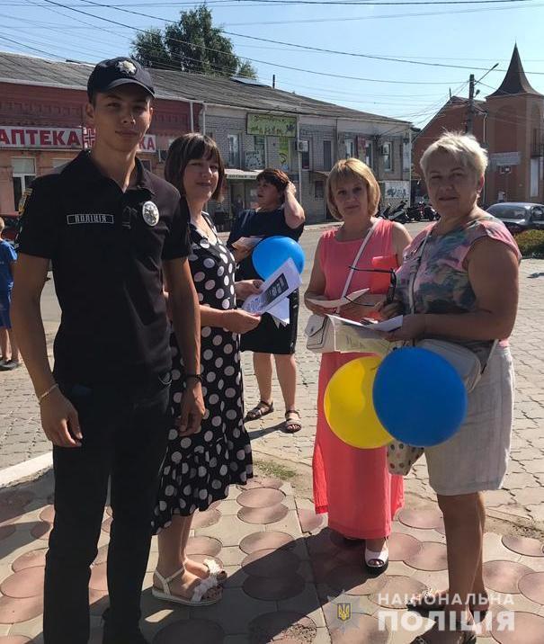 Поліцейські Одещини вийшли до людей із запитанням, чи знають вони щось про торгівлю людьми та домашнє насильство