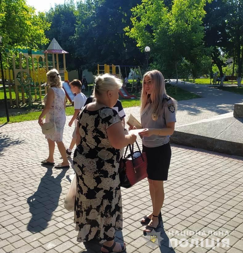 Поліцейські Одещини вийшли до людей із запитанням, чи знають вони щось про торгівлю людьми та домашнє насильство