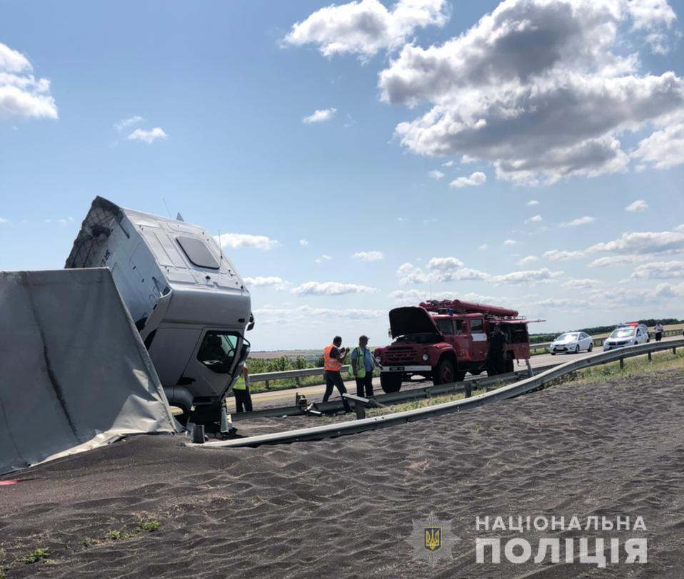 До уваги учасників дорожнього руху: на ділянці автодороги Київ-Одеса біля смт Демидівка ускладнено рух