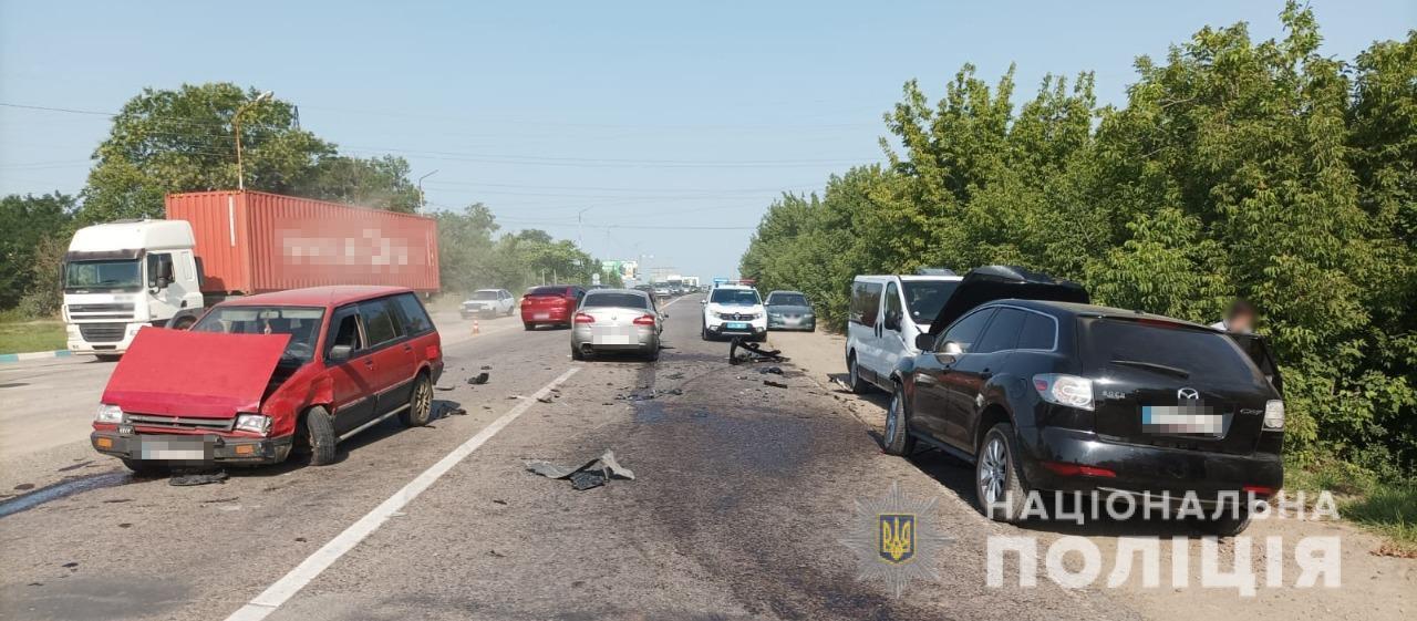 Поліцейські з’ясовують обставини ДТП на трасі Одеса-Кучурган