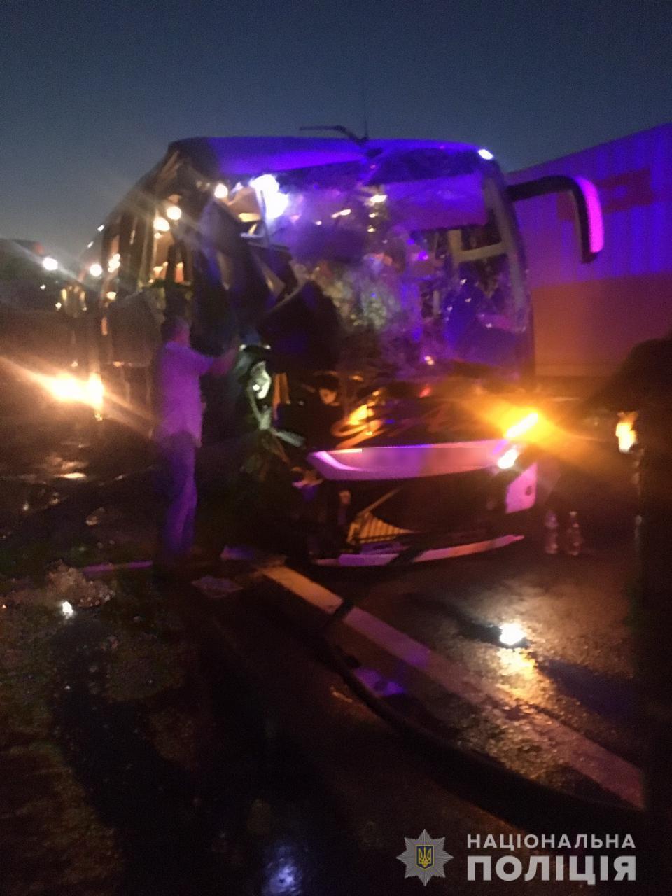 Поліцейські встановлюють обставини смертельної ДТП на автодорозі Одеса-Київ