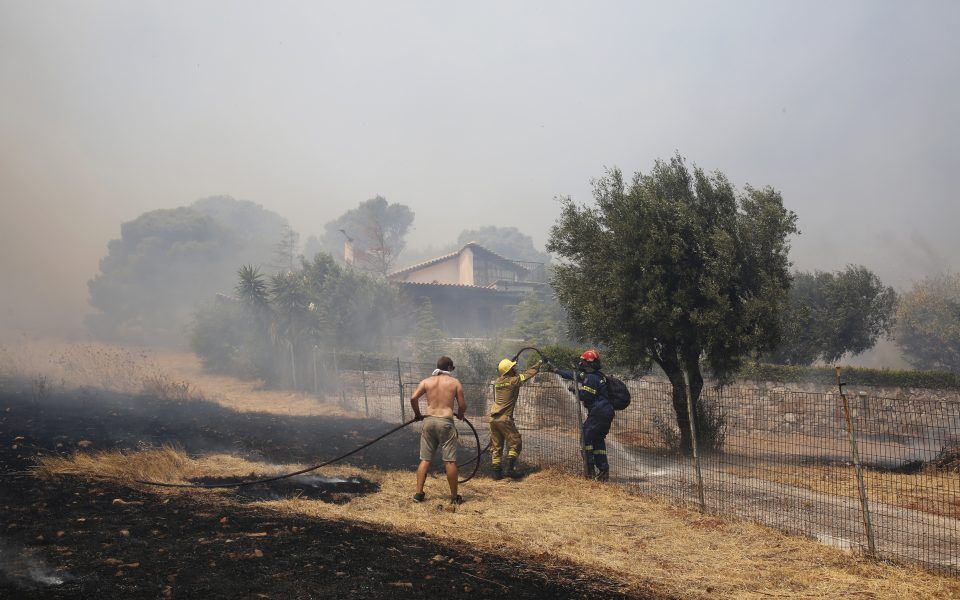 У Греції спалахнула нова велика пожежа, людей евакуюють
