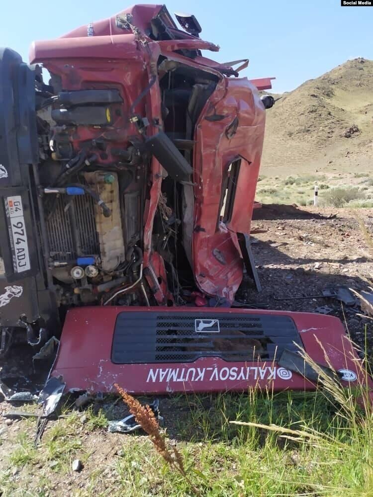 У Киргизстані мікроавтобус зіткнувся з вантажівкою, п'ятеро загиблих