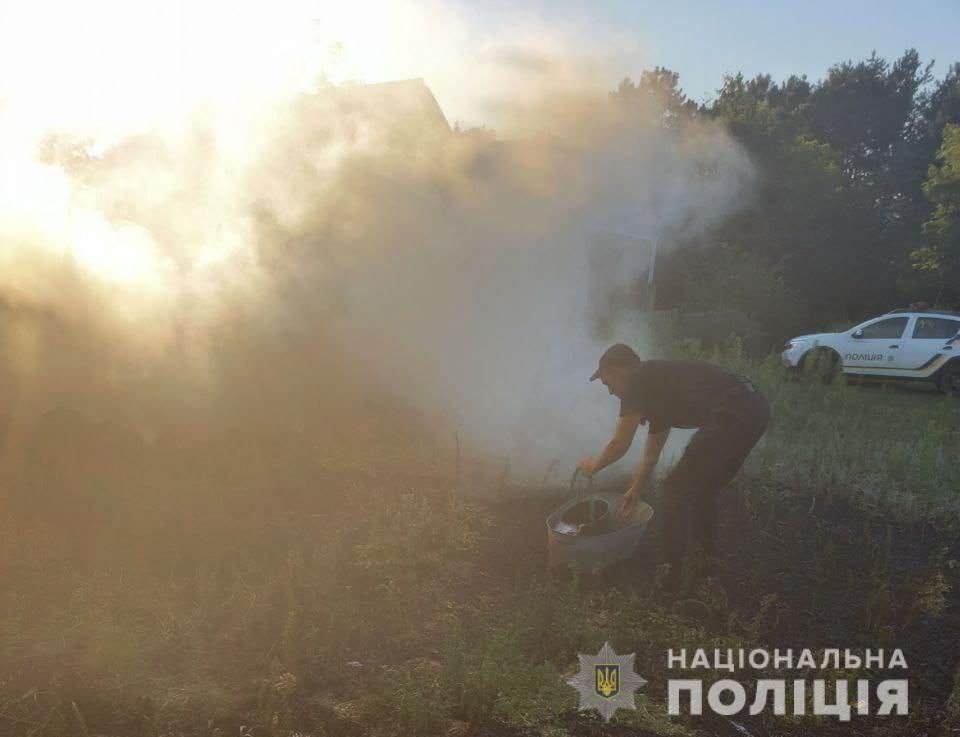 Поліцейські Одещини застерігають громадян від необачного поводження з вогнем