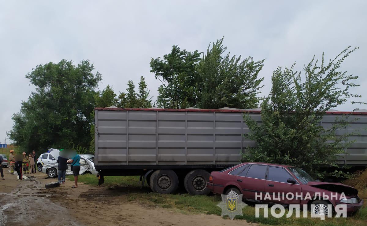 Поліцейські встановлюють обставини ДТП на трасі Одеса - Овідіополь біля Сухого Лиману