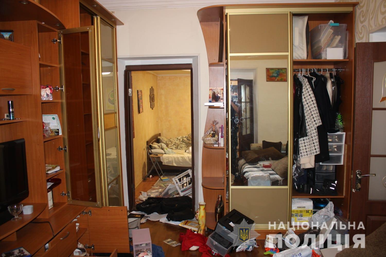 Поліцейські оперативно затримали двох чоловіків, які обікрали помешкання одеситів
