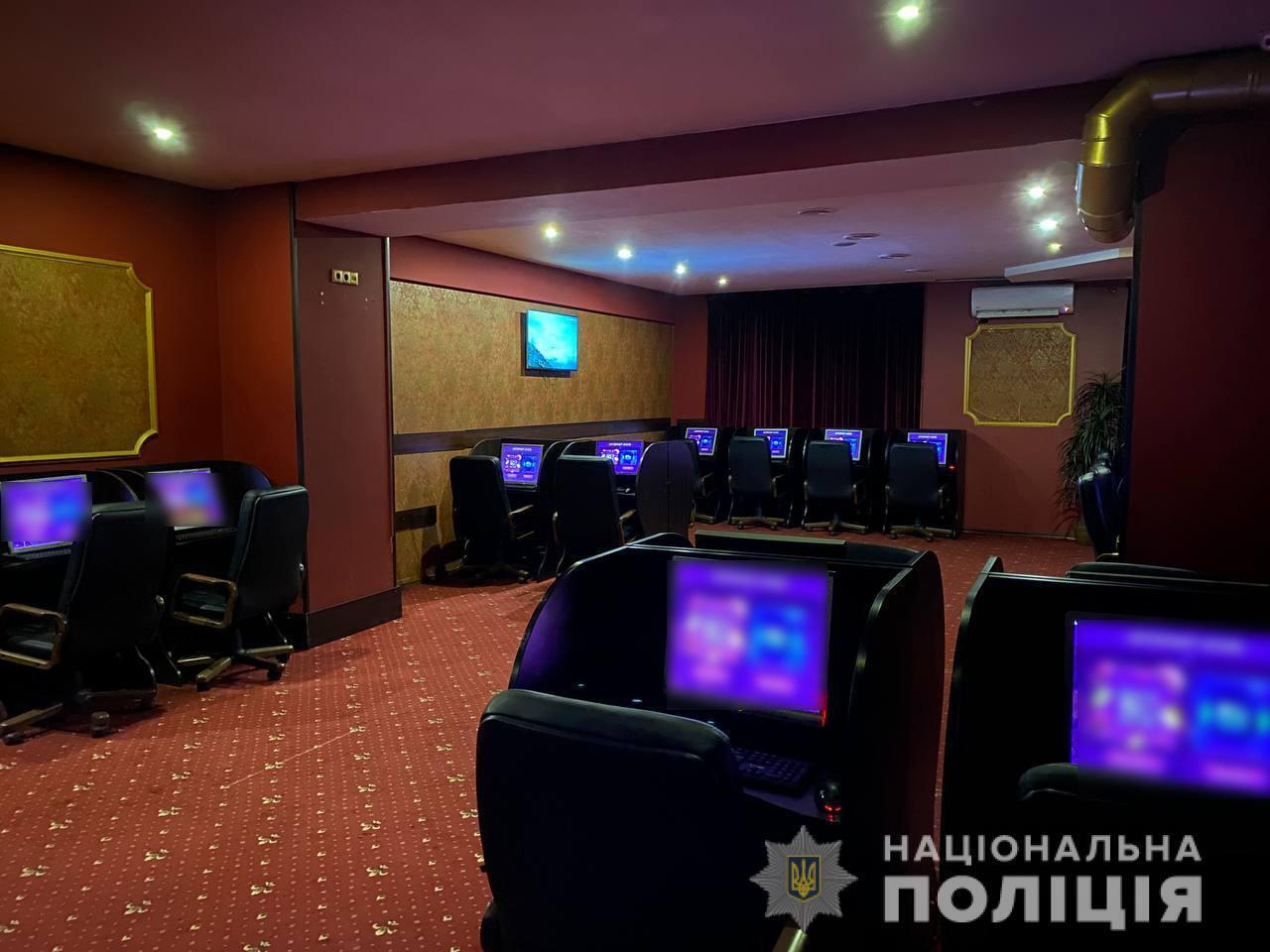 Поліцейські припинили роботу двох нелегальних гральних клубів у центрі Одеси