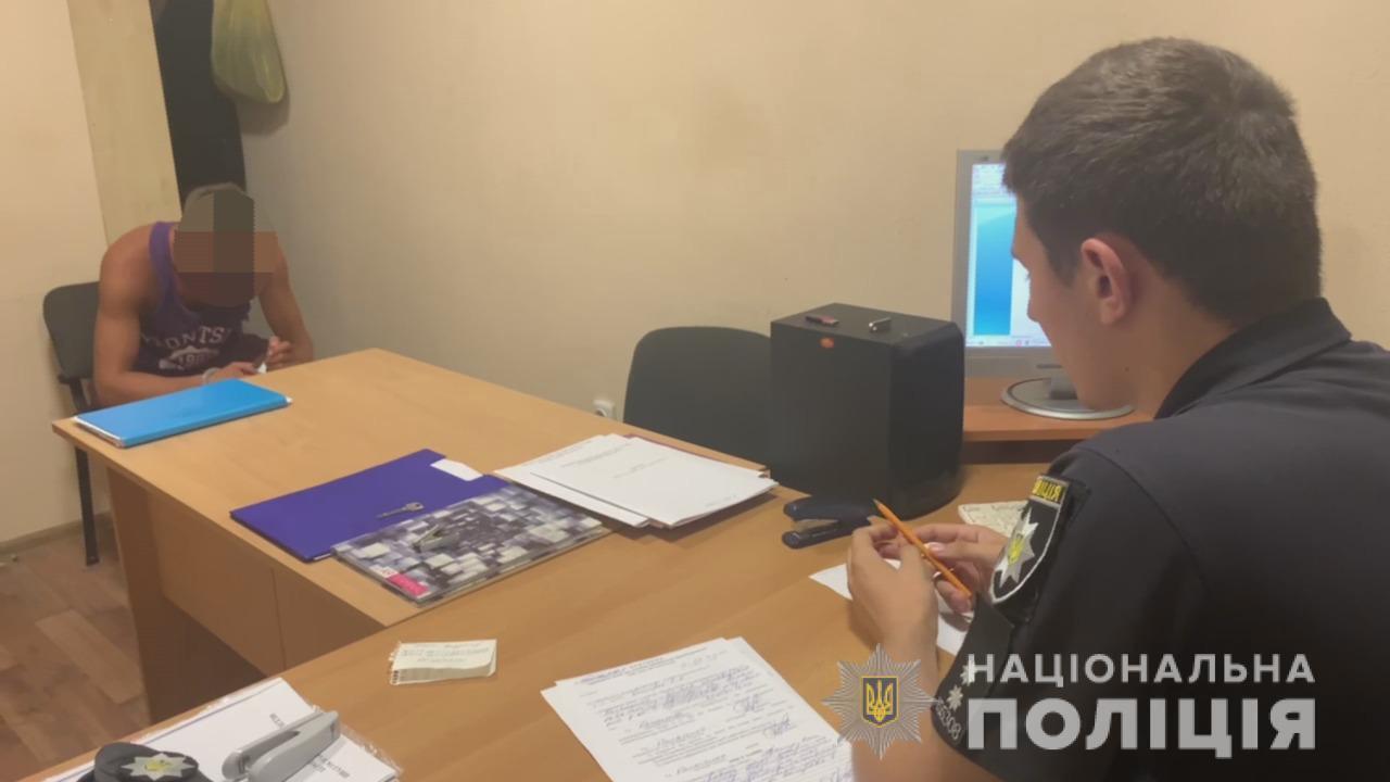 Одеські поліцейські затримали 25-річного уродженця Роздільнянського району за насильство щодо працівника правоохоронних органів