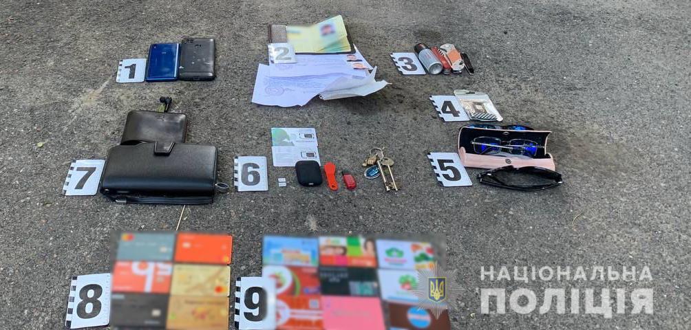 Поліцейські оперативно затримали 45-річного одесита, який поблизу Старокінного ринку обікрав автомобіль містянки