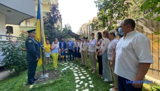 Символ Анкари підсвітять у синьо-жовті кольори