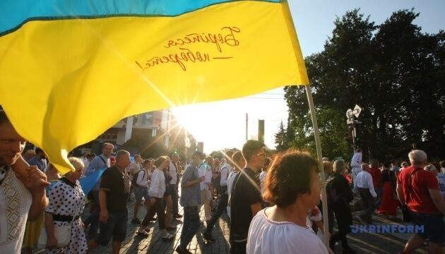 У Харкові провели рекордний парад вишиванок: майже дві тисячі учасників