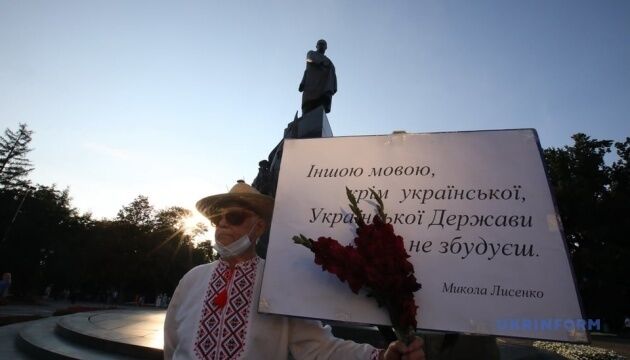 У Харкові провели рекордний парад вишиванок: майже дві тисячі учасників