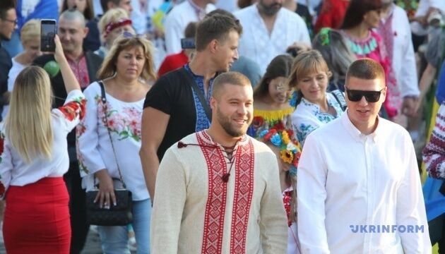 У Харкові провели рекордний парад вишиванок: майже дві тисячі учасників