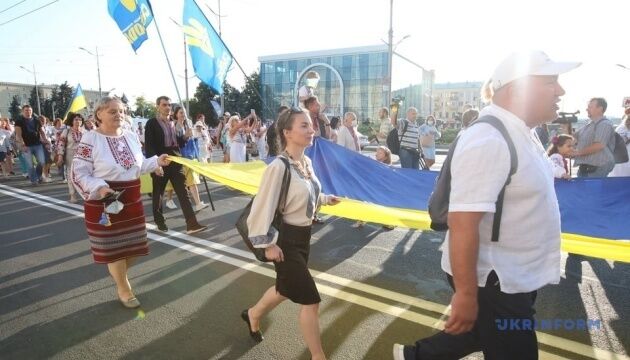 У Харкові провели рекордний парад вишиванок: майже дві тисячі учасників