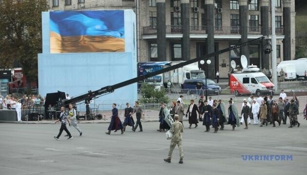 У центрі Києва тривають останні приготування до урочистостей та параду