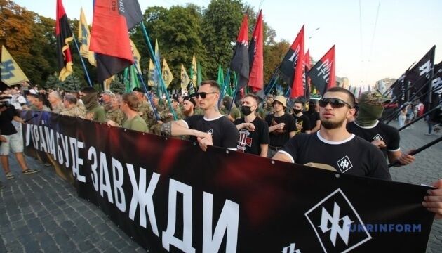 Марш захисників України у Харкові зібрав близько тисячі учасників
