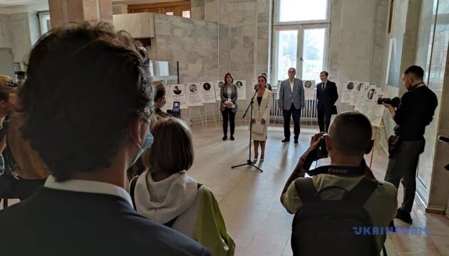 У Києві відкрили виставку, присвячену жертвам насильницьких зникнень в окупованому Криму
