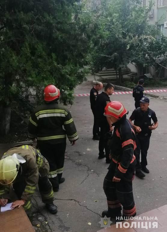 Поліцейські перевіряють інформації про загрозу вибуху в Овідіопольському районному суді Одеської області