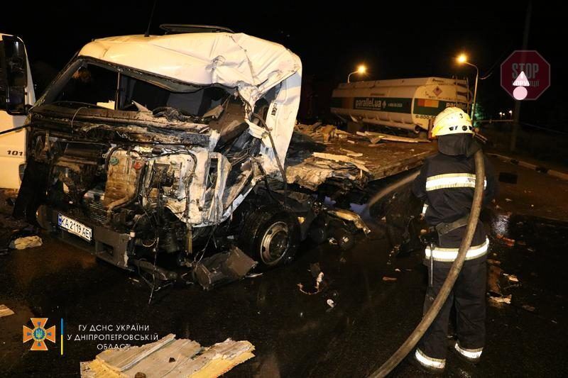 Масштабная авария со смертельным исходом с участием четырех грузовиков в Днепропетровской области (ФОТО, ВИДЕО)
