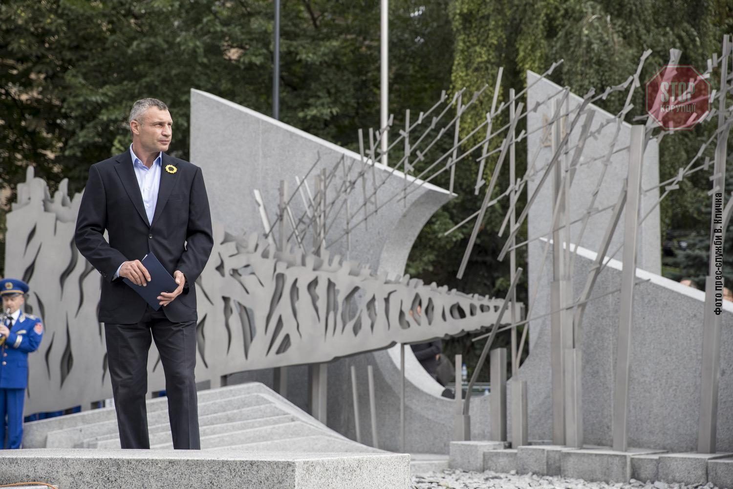  У Києві відкрили Меморіал воїнам, які загинули у війні РФ проти України Фото: kyiv.klichko.org