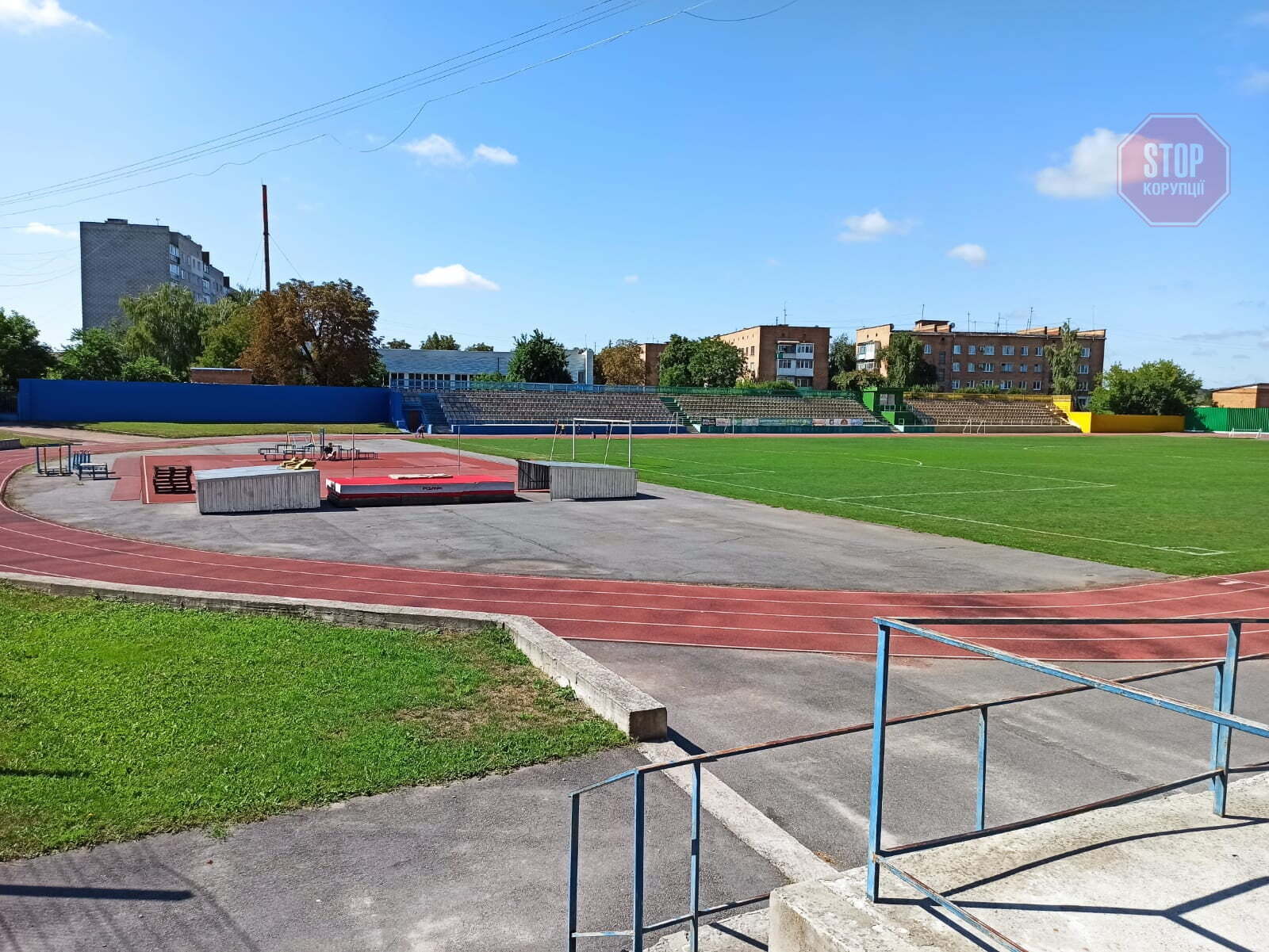  На стадіоні ''Прогрес'' в Бердичеві тренується олімпієць Владислав Мазур. Фото: СтопКор