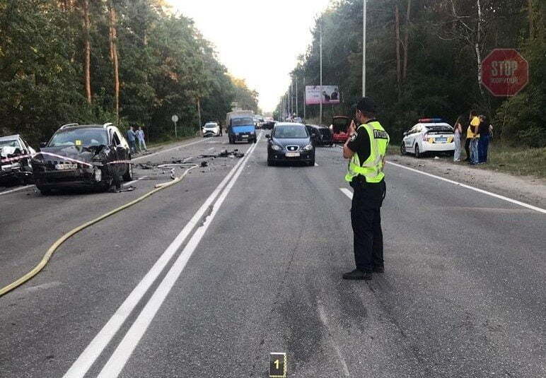 В Киеве пьяный водитель протаранил 7 автомобилей: в ДТП пострадал ребенок (фото)