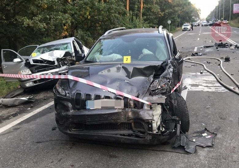 В Киеве пьяный водитель протаранил 7 автомобилей: в ДТП пострадал ребенок (фото)