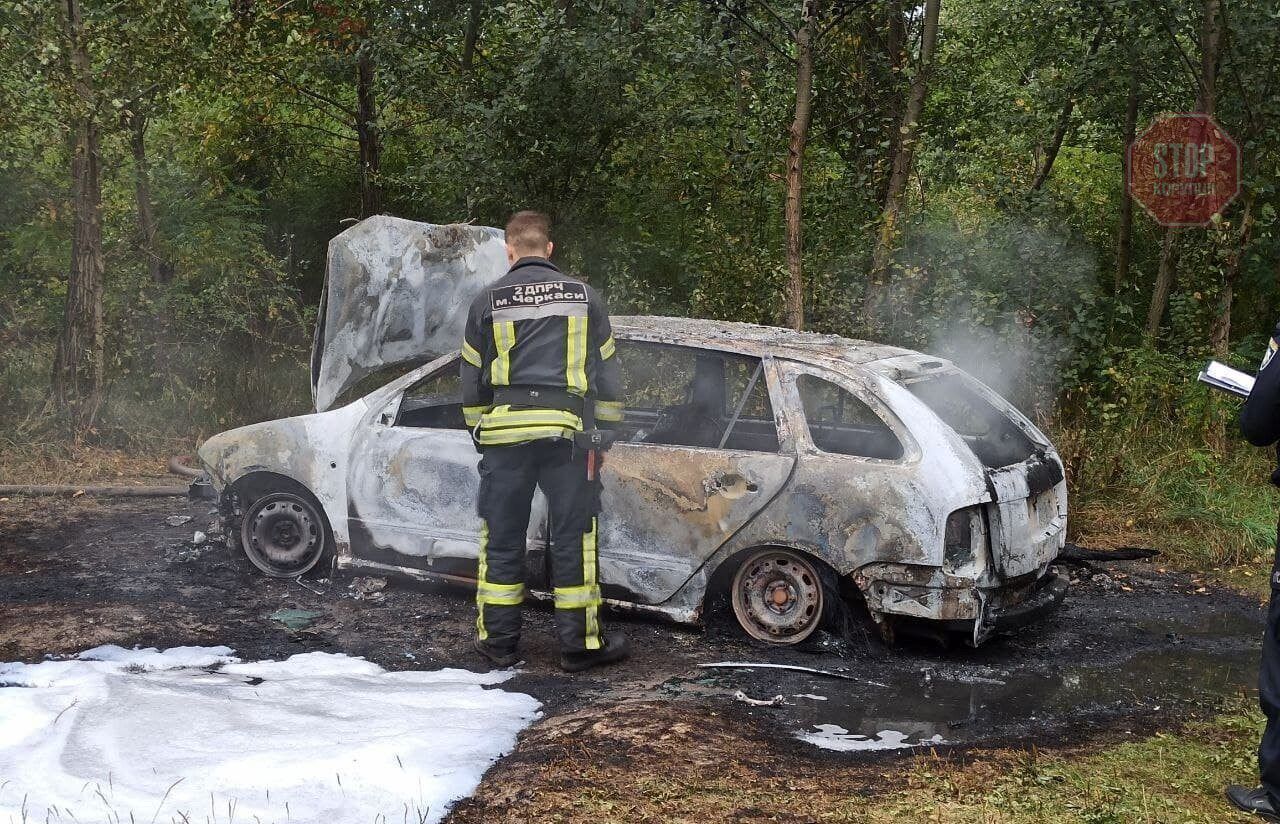  Авто вбивць знайшли спаленим  Фото: Вікка
