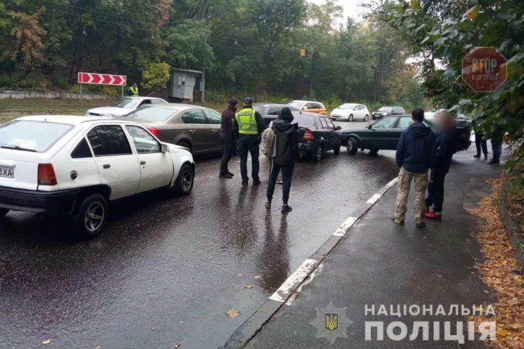  У Харкові зіткнулися п'ять автівок Фото: Нацполіція